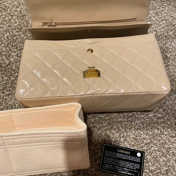 🕶️SOLD🕶️2015 Authentic chanel 2.55 flap 226 - Picture 5 of 16